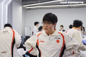 粉丝热议369暂离赛场:事已至此,好好休息吧,真跑路记得带双c