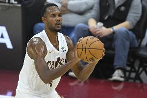 赶紧回去练!莫布里13中8拿下18分13板4助2帽 罚球7中2