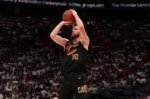 能投能抢！迪恩·韦德9中5拿下13分10板2助1帽 4前场板