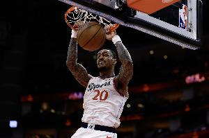 颈部拉伤!船记:科林斯已进行场上训练 预计缺席本周全部比赛