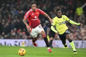 费迪南德:约罗的身体与对手不在一个水平,他对抗时要有所选择