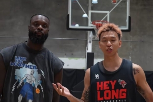 国内野球手许涛和史蒂芬森单挑局!师弟依旧潇洒 毕竟是前NBA球员