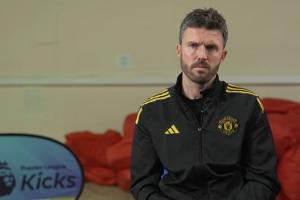 卡里克:处理压力是梅努真正的天赋 信任青训是曼联的重要部分