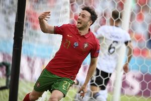 离谱！墨西哥媒体报道葡萄牙考虑征召若塔，记者道歉称本想写莱奥