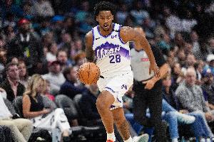 外线开火！爵士半场三分21投14中 命中率高达66.7%