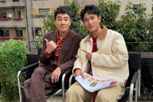 跨界联动!向余望晒与陈小春合影:春哥是真的帅