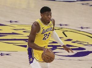 外线也没谱!八村塁半场5中2拿到5分 三分4中1