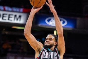 火力全开!吕佩尔半场10中4砍16分4板 得分平个人赛季单场最高