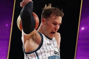 本赛季NBL25岁以下最佳球员!媒体人:新疆男篮签约大外援曼宁加