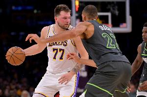 湖人VS森林狼首发:东契奇、斯玛特、里夫斯、八村塁、艾顿