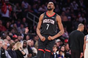 进攻无解!杜兰特16中12高效砍下29分7板2助2断2帽 上半场22分