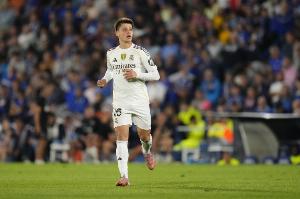 居莱尔本场数据:1次关键传球,8次对抗5次成功,获评6.9分