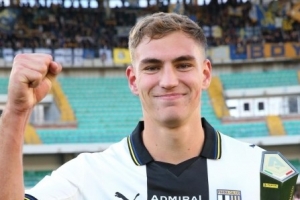 佩莱格里诺:米兰的关注令我欣喜,但我刚与帕尔马续约在这很开心