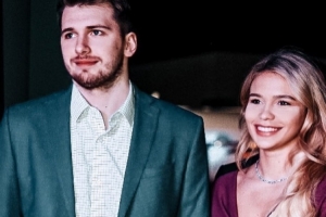 名记:东契奇回老家探视欲带女儿返美与未婚妻起争执 对方曾报警!