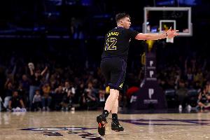 多命中投篮就更好了!拉拉维亚只进1球 拿8分5前场板4助2断