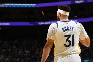 投手本色!赛斯·库里时隔三个月复出首节三分球2投2中砍6分1助