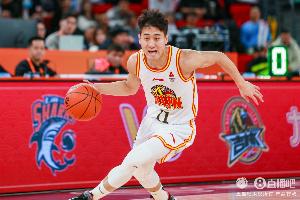 尽力局!姜伟泽12中6砍20分并送出7次助攻 三分9中4&首节独得11分