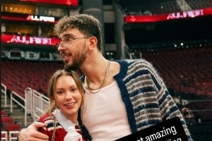 申京INS晒图祝女友生日快乐:感谢为我生活带来了爱和快乐 我爱你