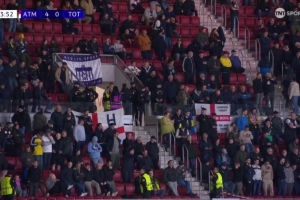 太阳报:不满球队糟糕表现,大量热刺球迷开赛仅25分钟便提前离场