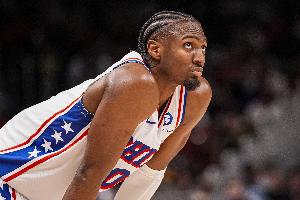 马克西本季“分板助断帽”均创生涯新高 场均38.2分钟全联盟最多