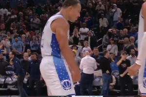 违禁动作或被罚款!贝恩关键命中关键三分后跳起大蛋舞庆祝动作