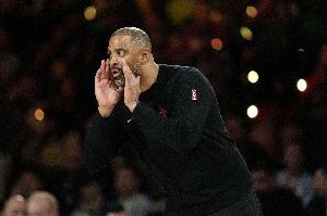 乌度卡：我们很多时候就是站在原地 既不抢篮板也不及时回防