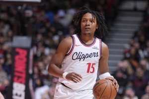 降维打击！泰泰·华盛顿对飚杨瀚森 23中15&零失误暴砍39+6+11