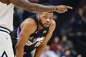 生涯新高！哈克莱斯10中4拿下16分2板6助1断 关键两罚全中