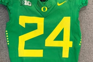 科比外甥杰特·华盛顿大学改穿24号球衣!是26届橄榄球五星高中生