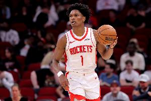 上篮都不进!阿门首节4投0中没有得分 仅拿到2篮板1抢断