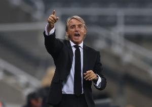 记者:意乙桑普多利亚联系曼奇尼执教,对方要求250万欧年薪过高