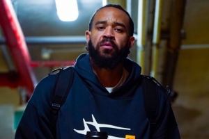 媒体人:麦基状态一般 但他和周琦给对手攻筐的压力非常大