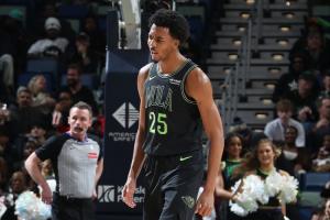 太稳了！墨菲12中8&5记三分拿下28分7板3助3断 首节独得14分