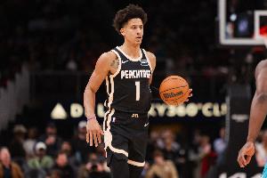 身手全能!杰伦·约翰逊18中10砍下27分7板8助 正负值+14