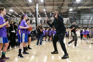 超越科比是不敬?路威:歪曲历史 科比绝不会阻止别人追逐伟大