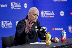 这边的竞争也很激烈！步行者不敌国王遭遇十连败 正式跌至倒数第1