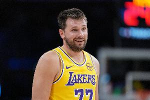 沃西:东契奇不可思议 能助攻能得分还能营造鼓舞全队的氛围