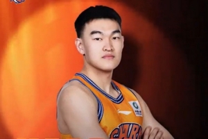 继续为热爱全力以赴!祝上海男篮球员董灏24岁生日快乐