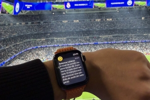 气氛热烈!伯纳乌球场声浪太高,记者智能手表报警