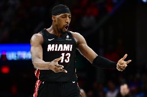 全场拿多少?阿德巴约半场24中13轰43分5板 首节狂砍31分