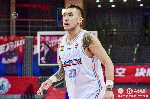 犯规比得分多!陶汉林半场6分钟1中0拿到2分出现3犯规 正负值-6