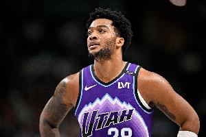 外线神准!爵士首节三分10投8中 命中率高达80%