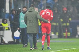 图片报:乌尔比希缺阵8-10天,戴维斯、穆西亚拉缺阵稍短一些