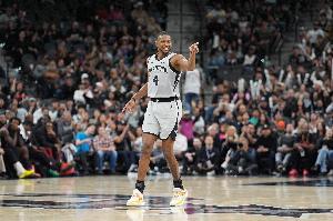 主场连续击败活塞快船火箭绿军!福克斯:这段赛程会真正考验我们