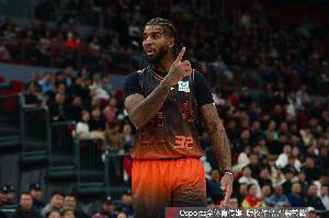 合计39次罚球!半场山东24罚23中 江苏15罚14中