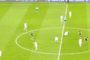 赛后维蒂尼亚找恩佐聊天被其一把推开,维蒂尼亚持续沟通解释