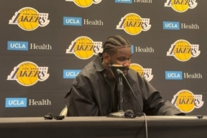 惜字如金!艾顿参加赛后发布会接受采访 三句话回答记者三个问题