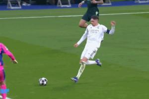 担心红牌？多纳鲁马出击扑巴尔韦德单刀，最后有收手动作