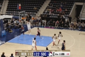 防守确实好起来了！杨瀚森先送钉板大帽 随后贴防逼迫对手失误