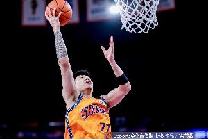 后程发力!张镇麟11中5拿下11分6板1助2断1帽 得分均来自下半场